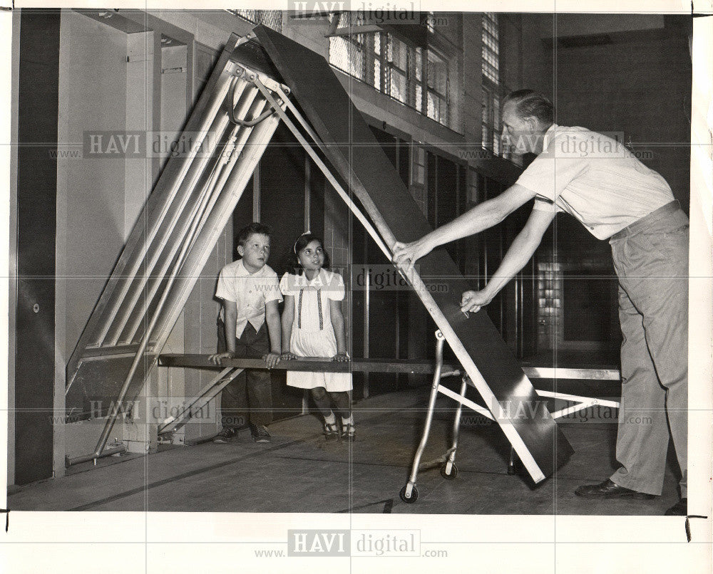 1948 Press Photo School Folding Bench Table Gym - Historic Images
