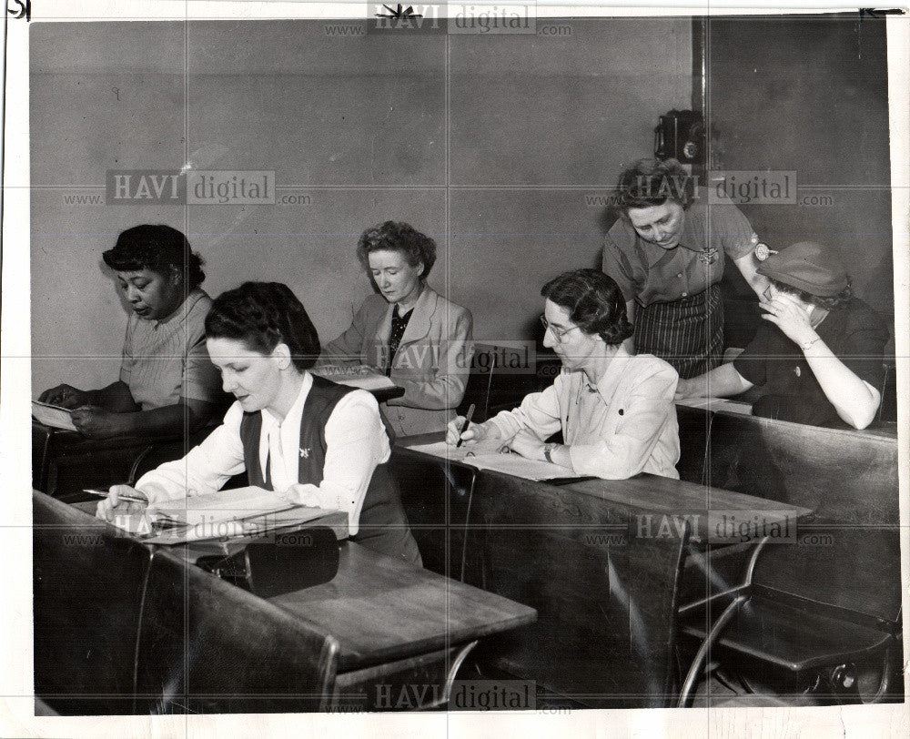 1949 Press Photo Elizabeth Talvity - Historic Images