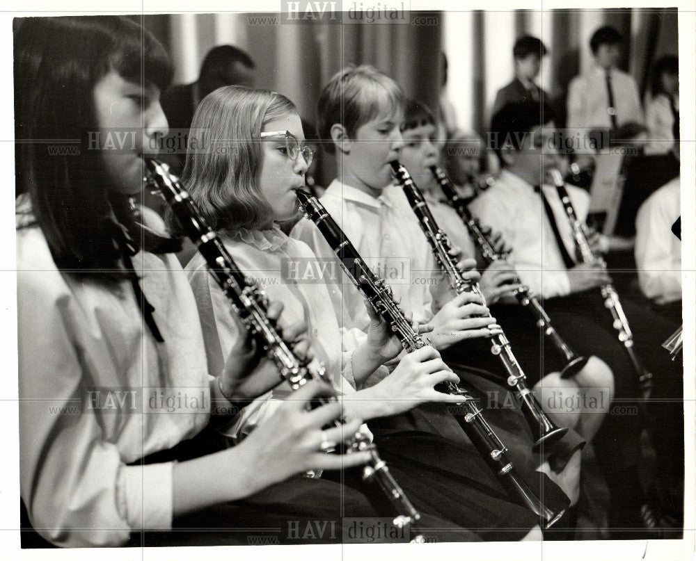 1967 Press Photo Detroit School Students playing clarin - Historic Images