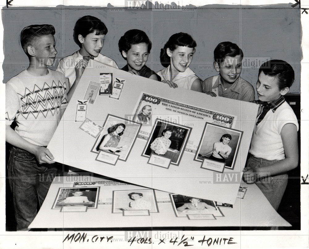 1955 Press Photo 8th graders and their savings program - Historic Images