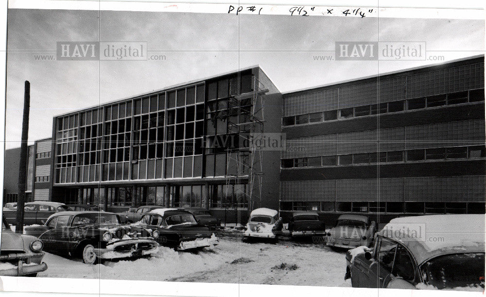 1957 Press Photo workers scaffolding tarpaulin building - Historic Images