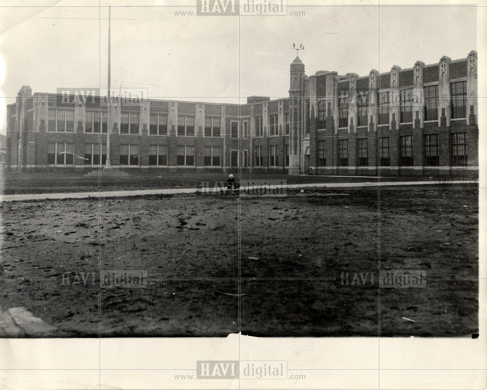 1982 Press Photo WET SCHOOLS POST - Historic Images