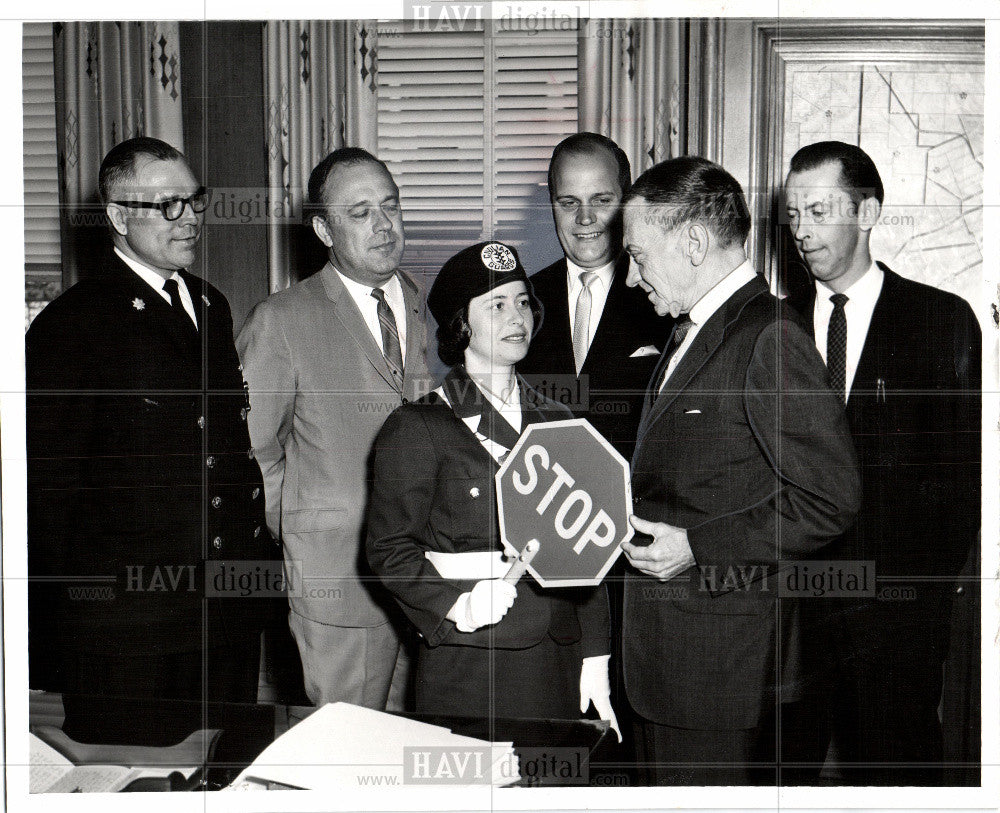 1965 Press Photo Detroit School Crossing Guards - Historic Images