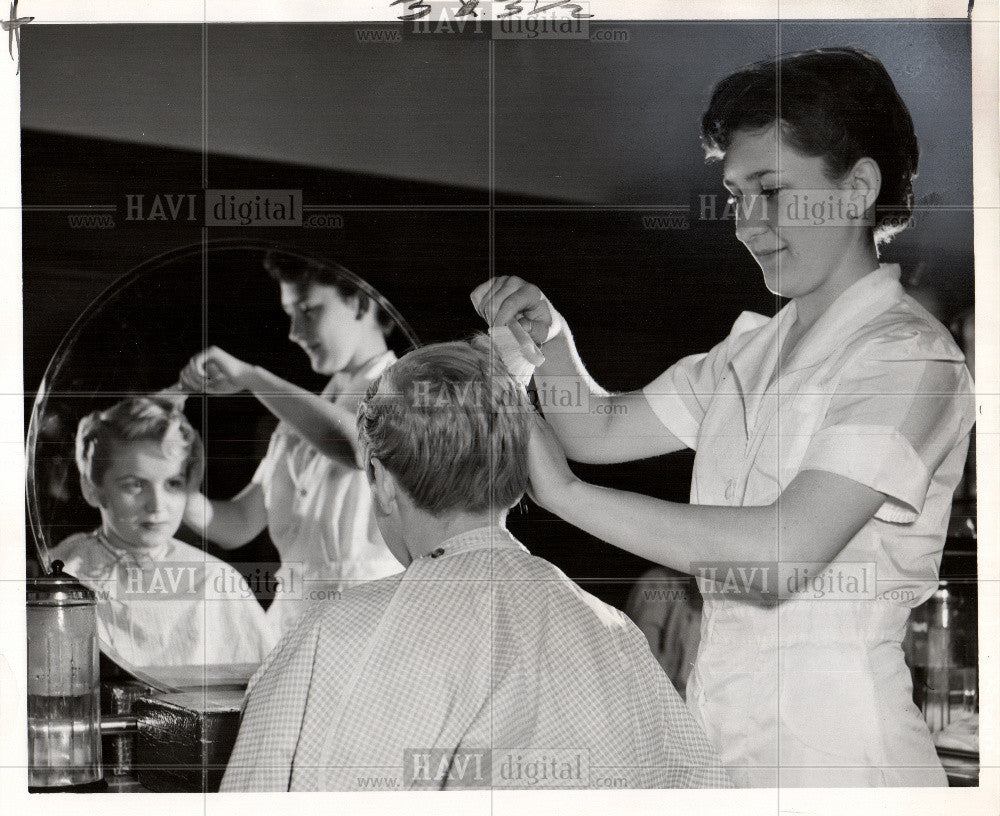 1954 Press Photo Bernardine Schulz Barbara Byrnes - Historic Images