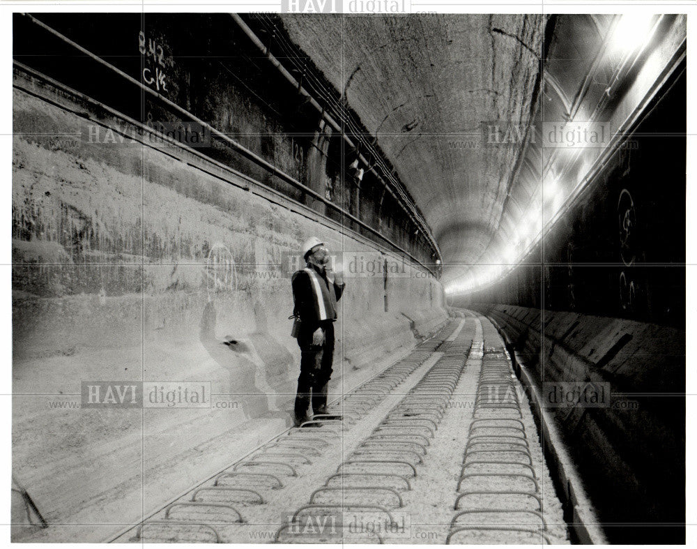 1994 Press Photo Detroit River Tunnel - Historic Images