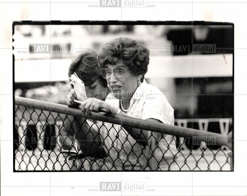 1988 Press Photo Lillian Maxson Audrey Hammond Detroit - Historic Images