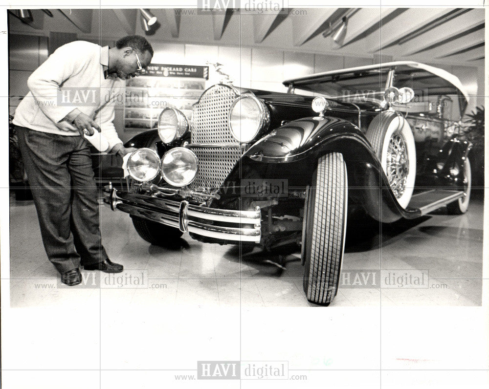 1986 Press Photo Dr Donald Softley curator 1931 Packard - Historic Images