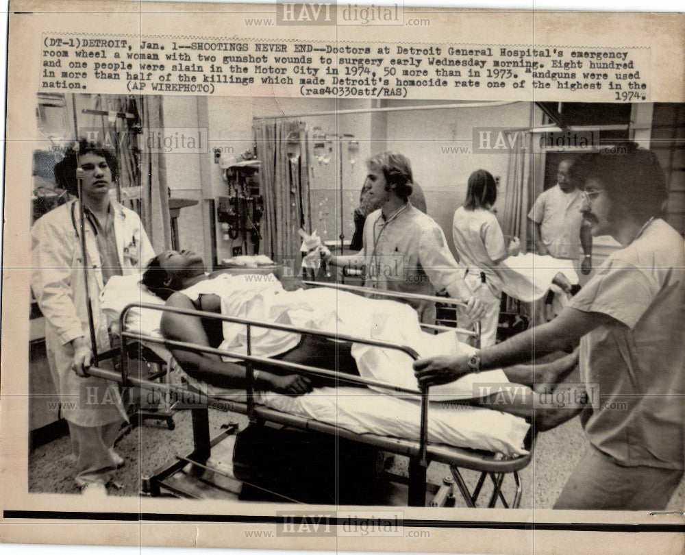1975 Press Photo Detroit General Hospital gunshot wound - Historic Images