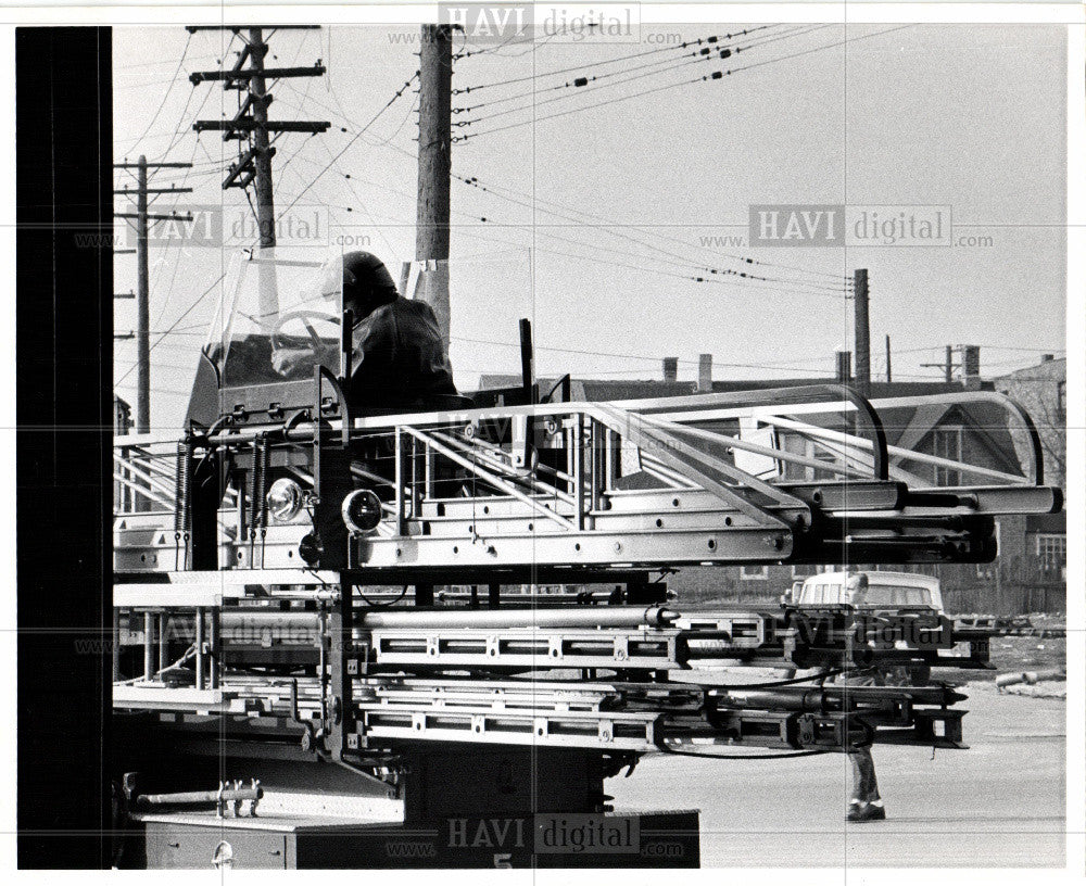 1989 Press Photo detroit fire department ladder truck - Historic Images