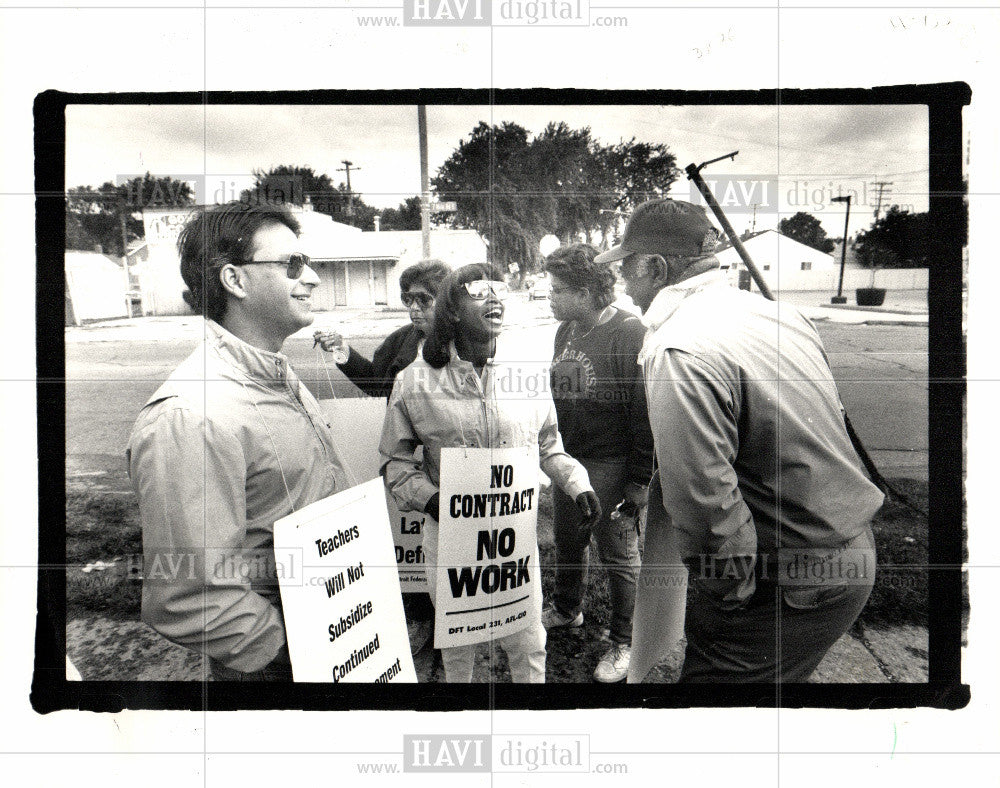 1987 Press Photo Perishing High School teachers - Historic Images