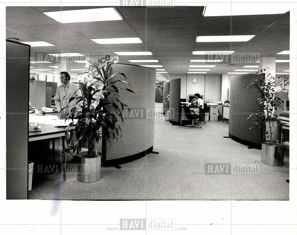 1976 Press Photo Detroit Edison Office - Historic Images