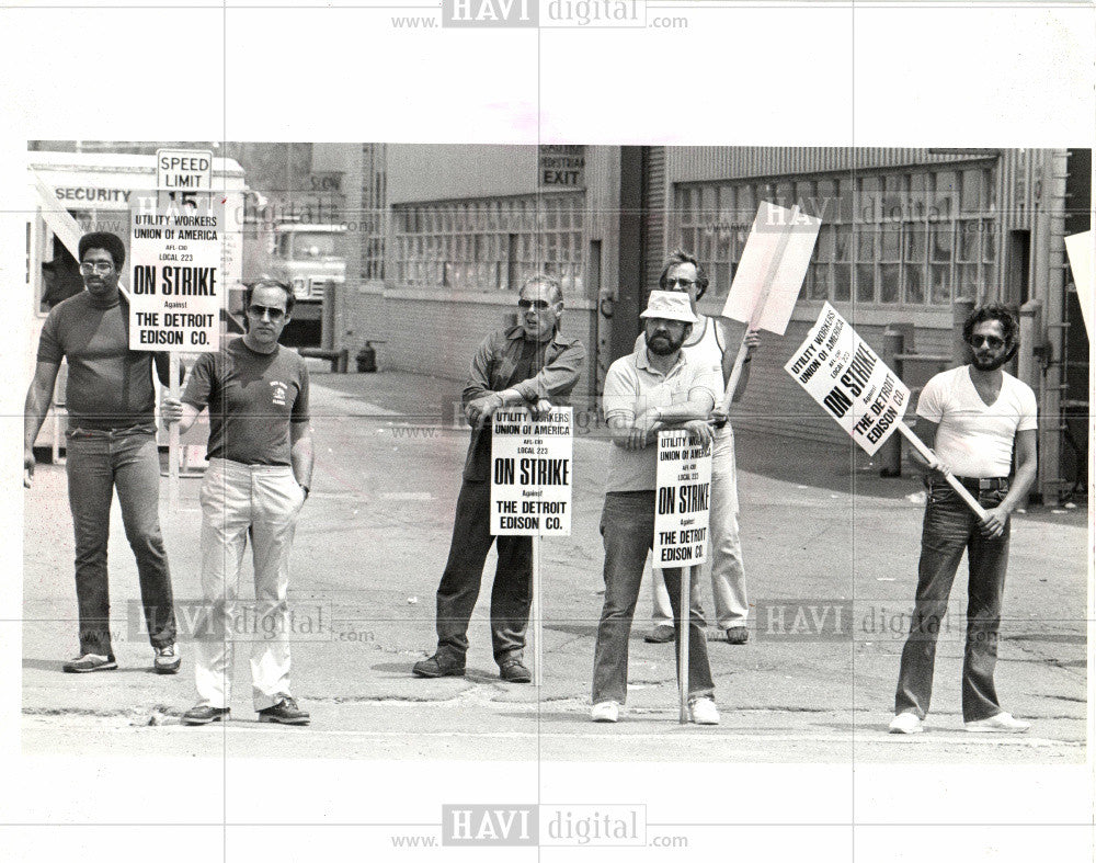 1984 Press Photo Detroit Edison Co Striking employees - Historic Images