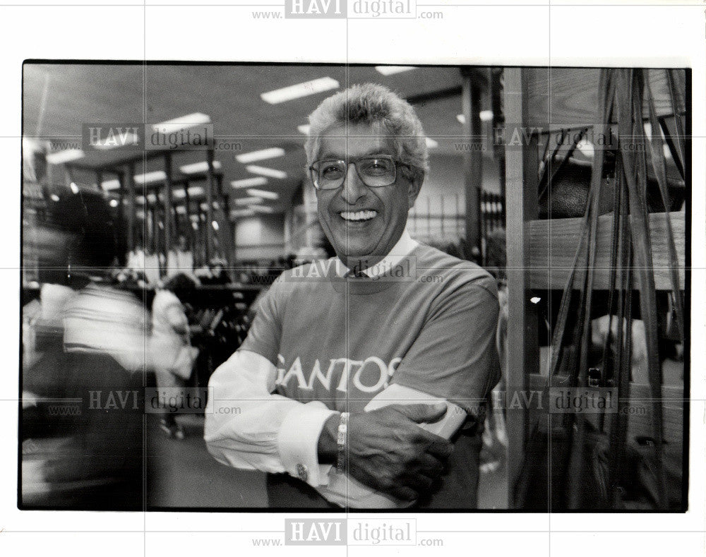 1991 Press Photo Douglas Gantos Inc. chairman layoffs - Historic Images