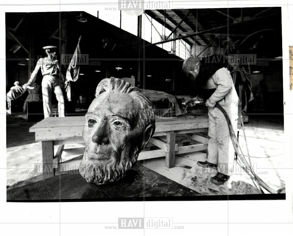 1986 Press Photo Lincoln head statue restoration Gikas - Historic Images