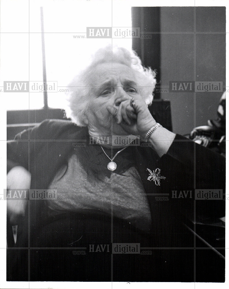 1956 Press Photo Old lady - Historic Images