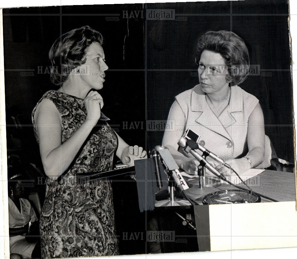 1967 Press Photo Mrs Riordan 1967 - Historic Images