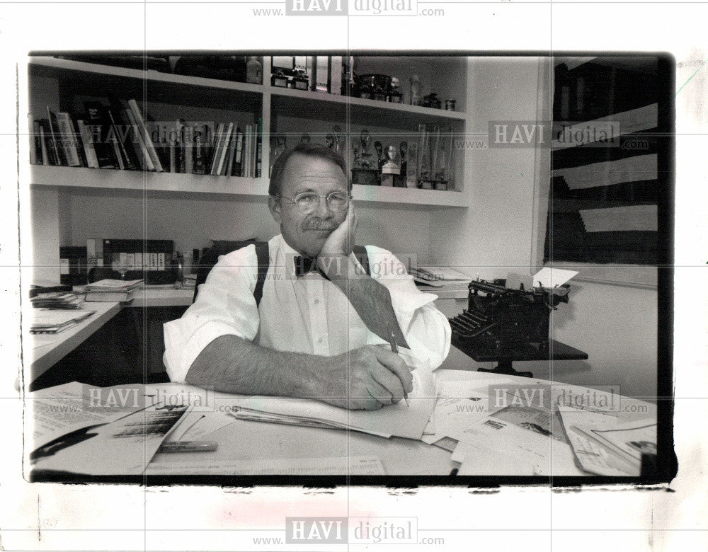 1988 Press Photo Hal Riley, Ad executive - Historic Images