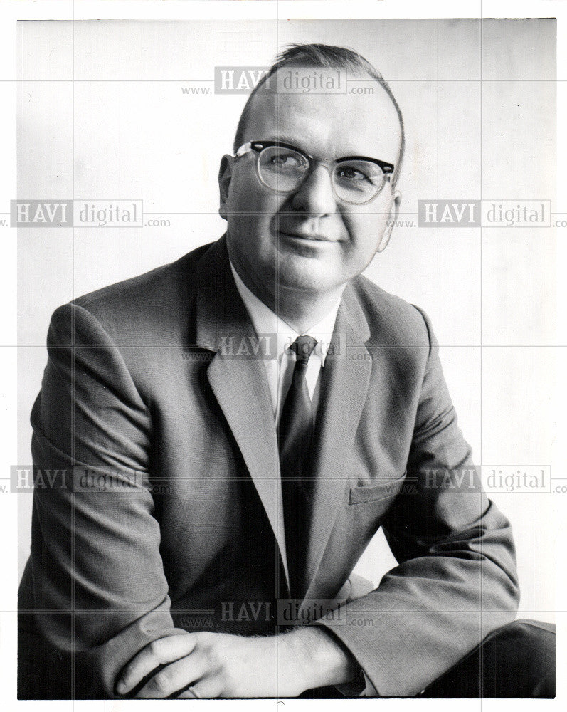 1962 Press Photo Tom Riordan, Tecumseh Herald publisher - Historic Images