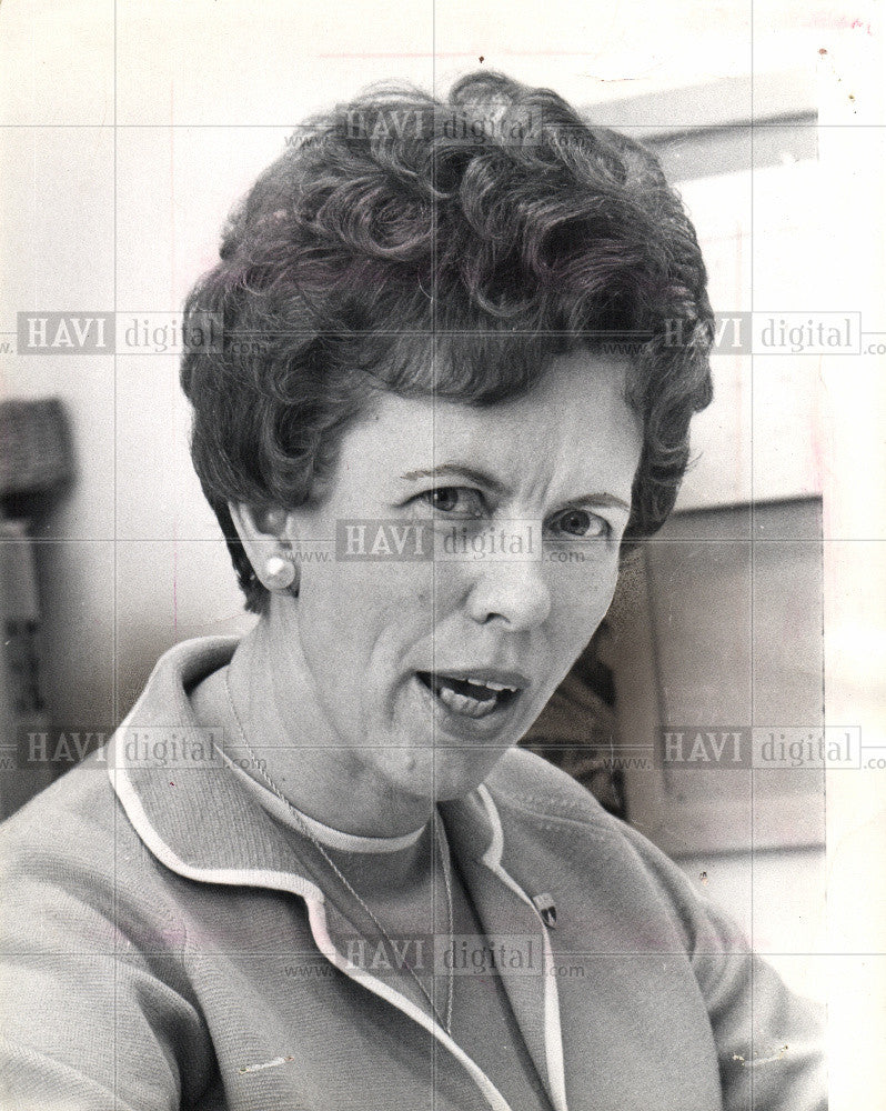 1968 Press Photo Mary Ellen Riordan  rights for teacher - Historic Images