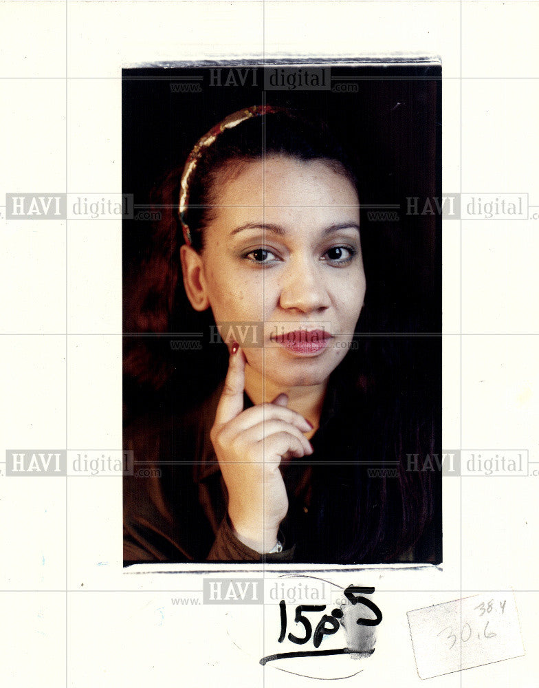 1992 Press Photo Evelyn Rivera Black African Workplace - Historic Images