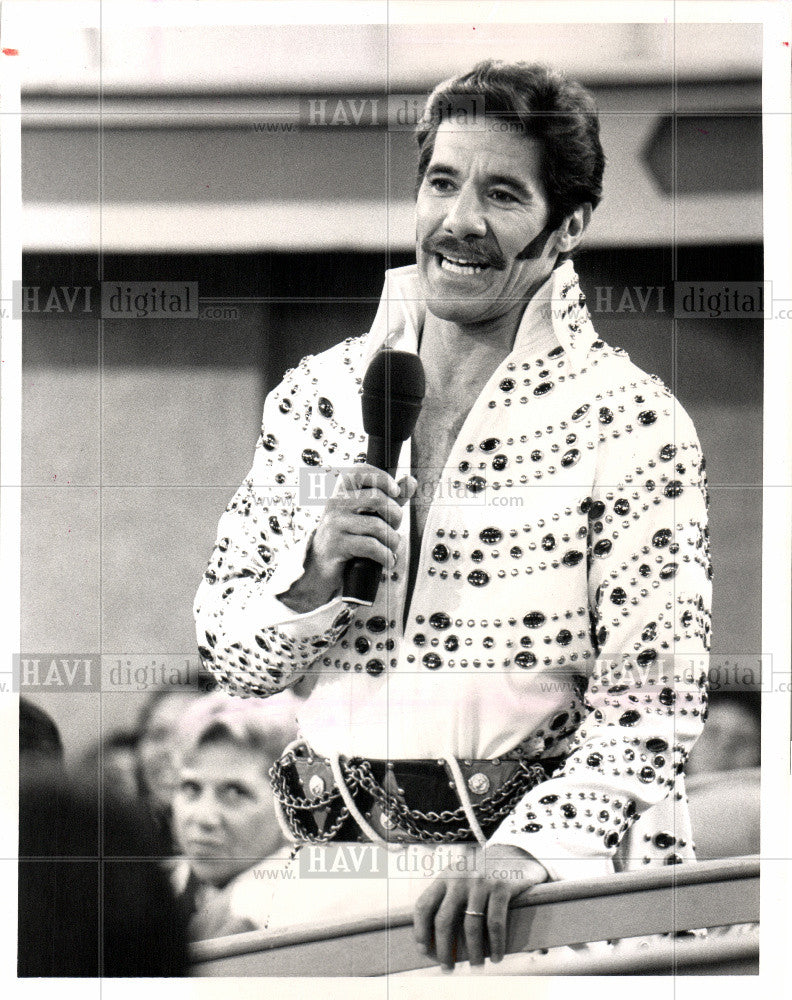 1992 Press Photo Geraldo Rivera talk show host - Historic Images