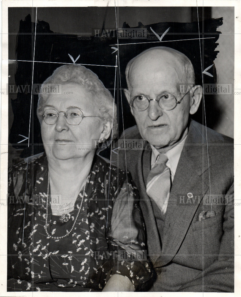 1947 Press Photo Mr Mrs James J Roach - Historic Images