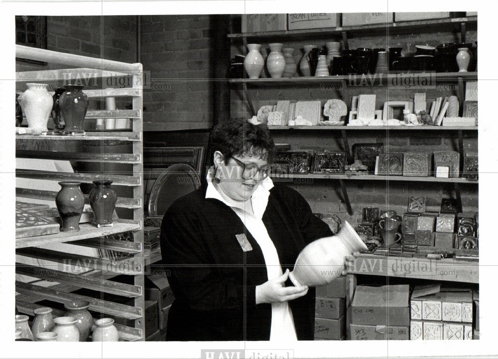 1989 Press Photo Mary Roehm, artist, ceramicist - Historic Images