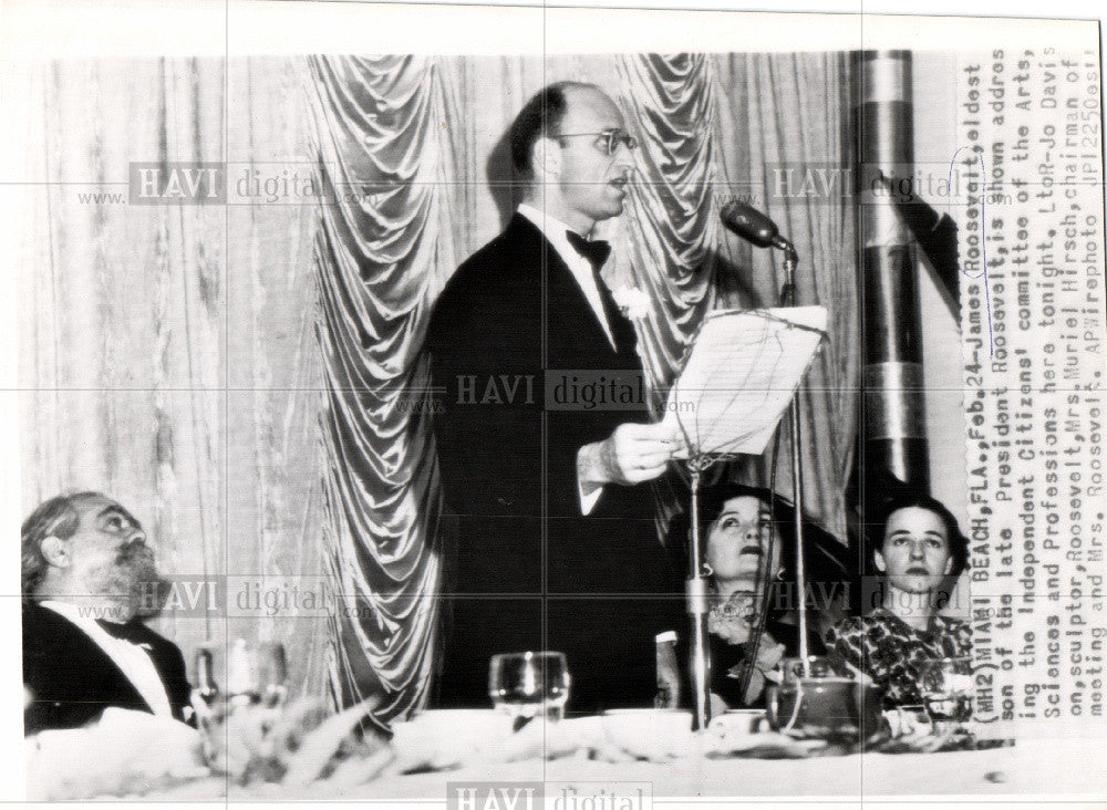 1946 Press Photo James Roosevelt Muriel Hirsch Davison - Historic Images