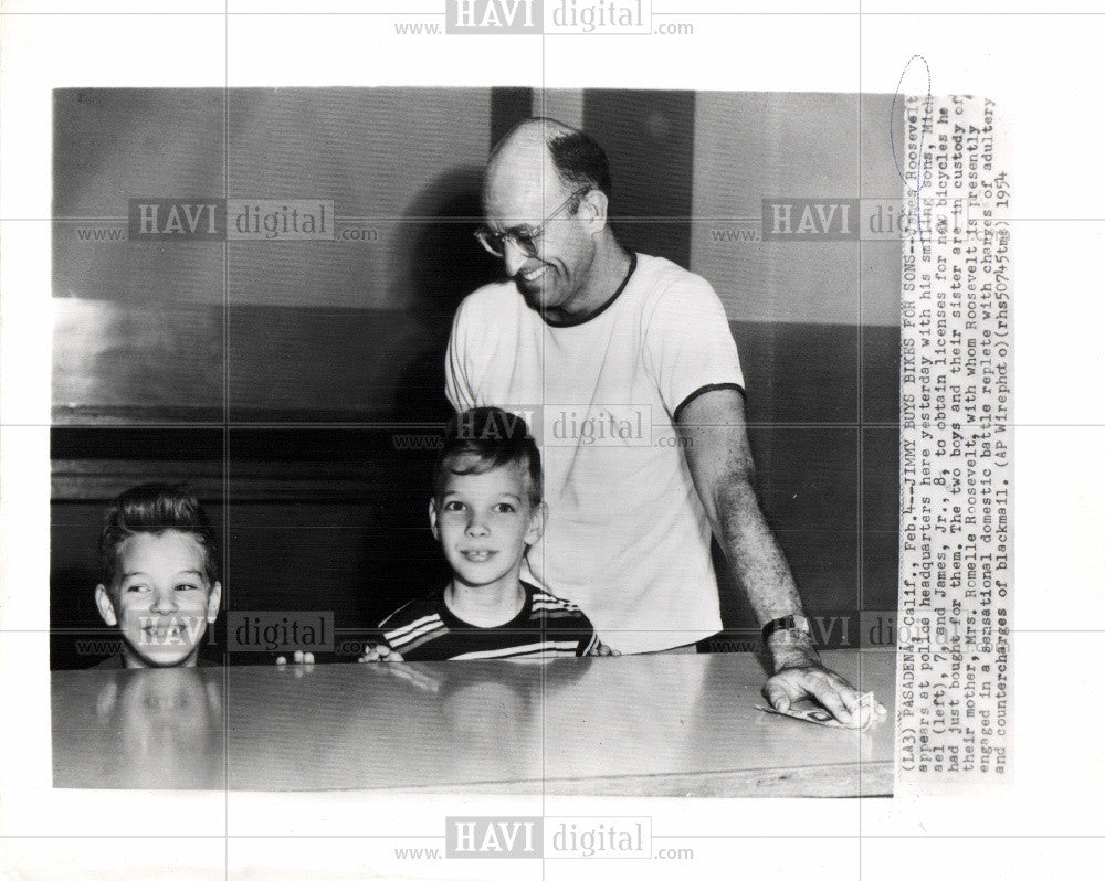 1954 Press Photo James Michael Roosevelt kid bicycles - Historic Images