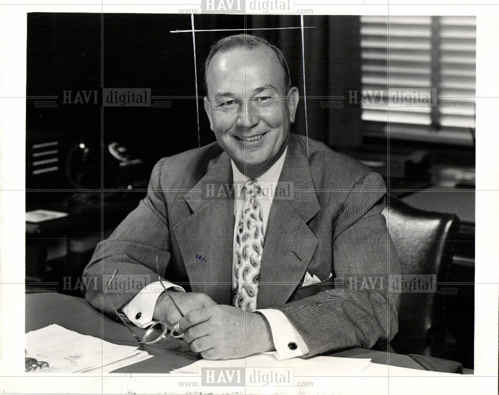 1949 Press Photo Frank R. Pierce Dearborn Motors - Historic Images