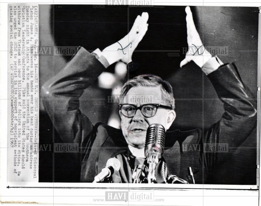 1967 Press Photo James Pike Retired Episcopal Bishop - Historic Images