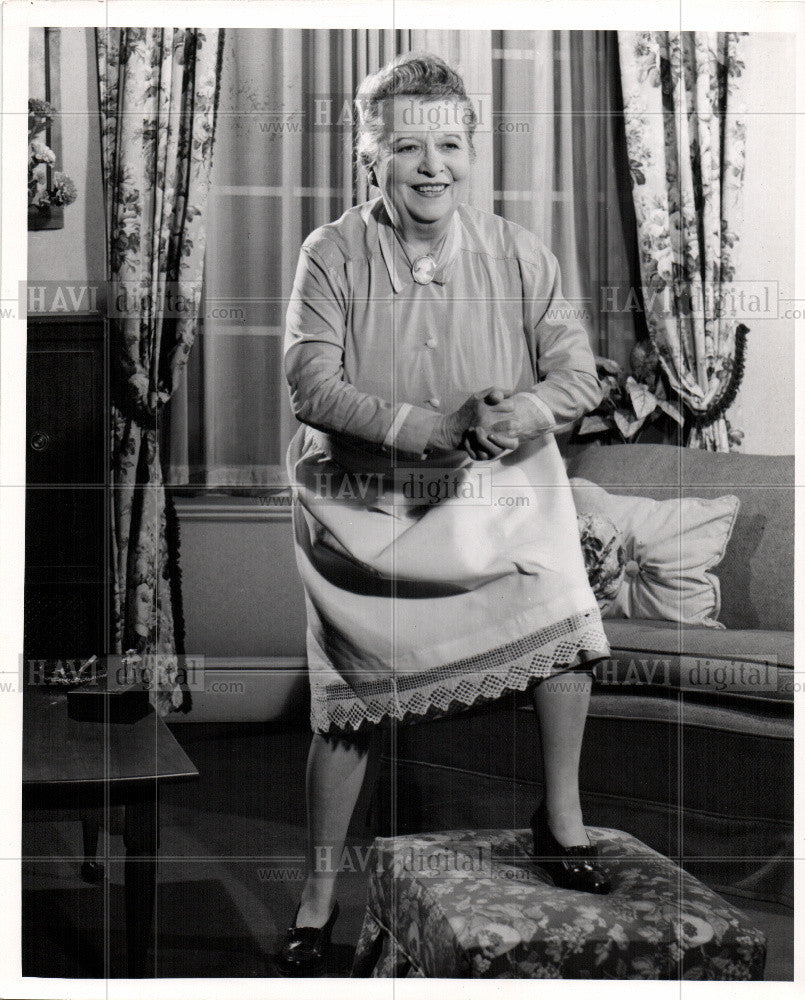 1953 Press Photo Lauren Pierpont, Time Out for Ginger - Historic Images