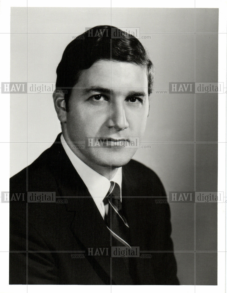 1975 Press Photo Fredrick S Pierce President ABC TV - Historic Images