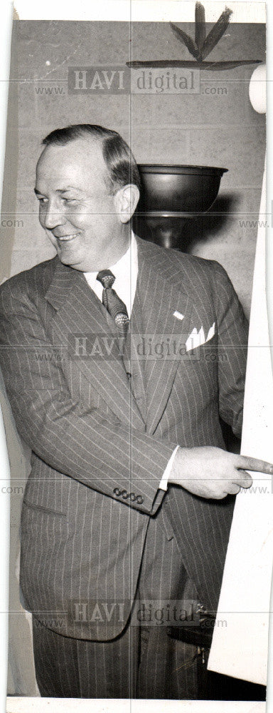 1944 Press Photo Frank R. Pierce - Historic Images