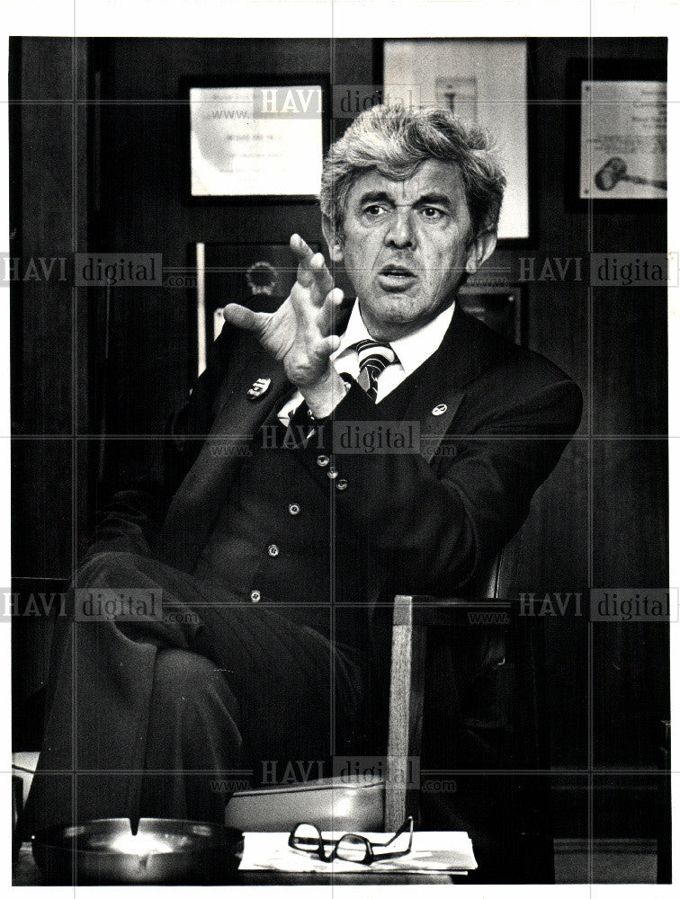 1982 Press Photo Edward Pierce writer. - Historic Images