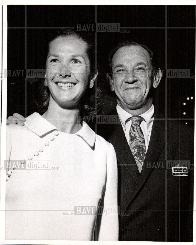 1967 Press Photo Bernard Pincus Beverly Hillbillies - Historic Images