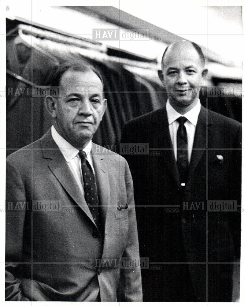 1968 Press Photo Bernard and max - Historic Images