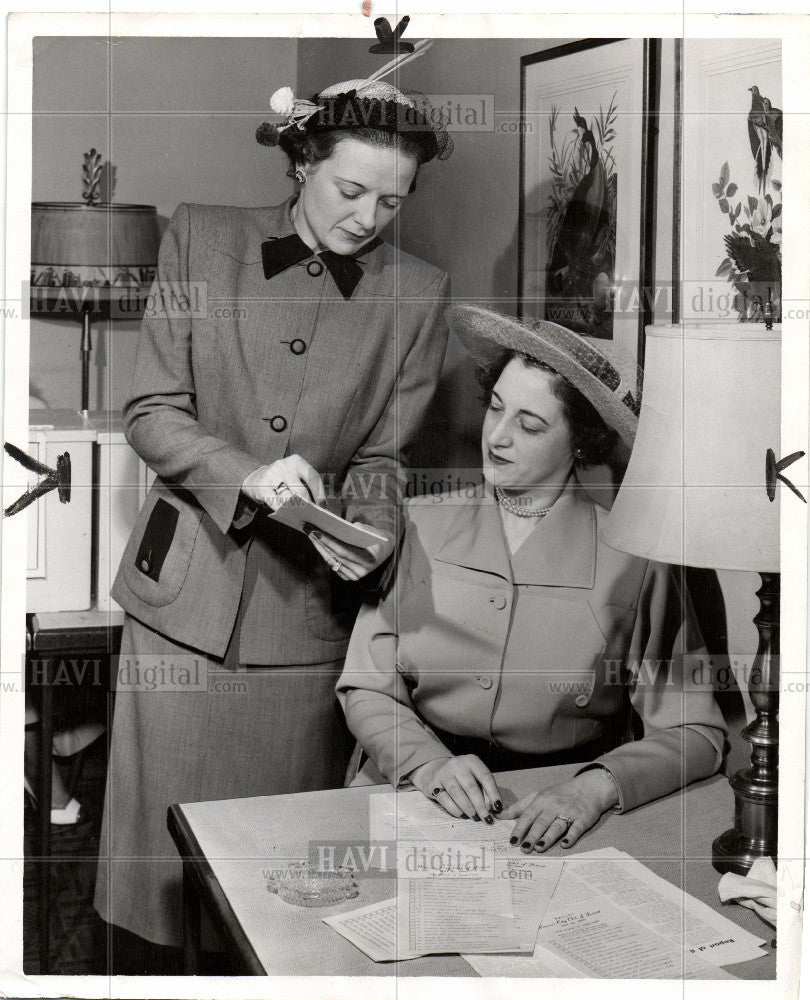 1950 Press Photo MRS. EDWARD S PIGGINS AND BENJAMIN C A - Historic Images