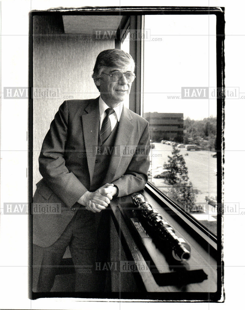 1987 Press Photo John Psarouthakis J.P. Industries - Historic Images