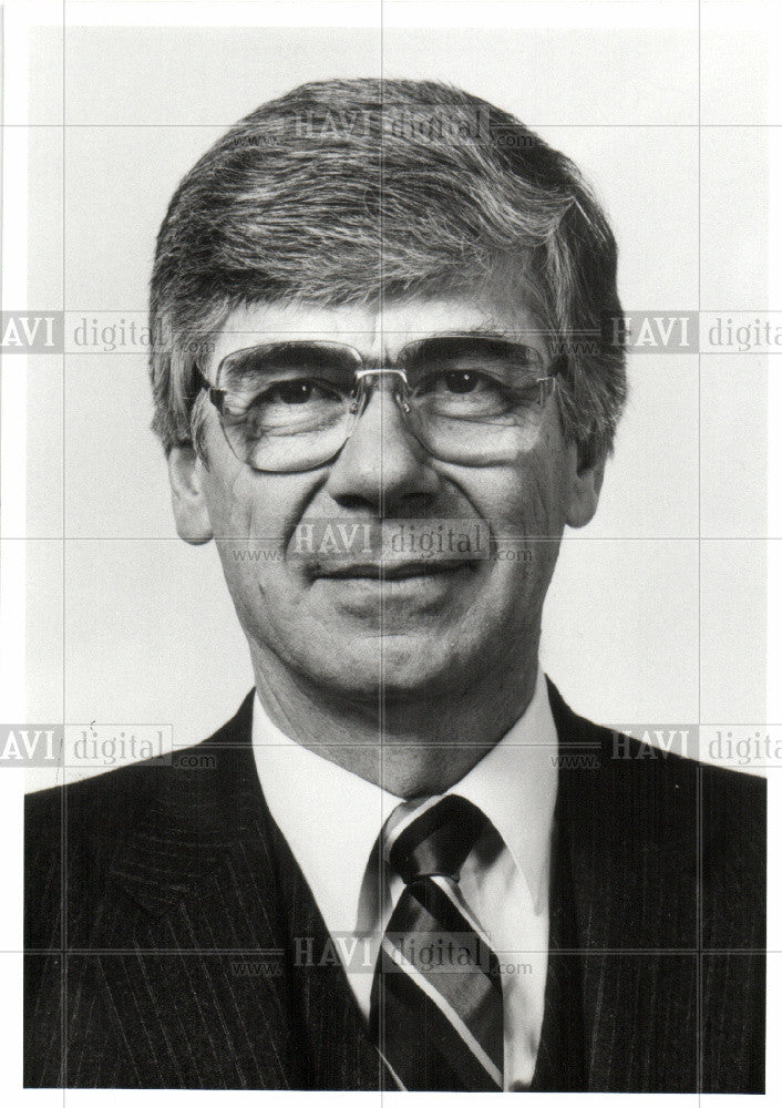 Press Photo Dr John Psarouthakis J.P. Industries - Historic Images