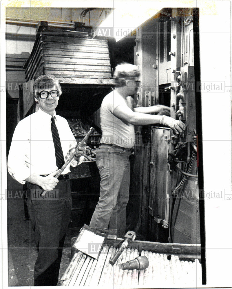 1983 Press Photo JOHN PSAROUTHAKIS - Historic Images