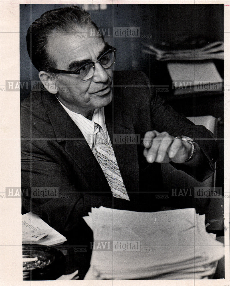 1970 Press Photo Jack Gardner 1970 office - Historic Images