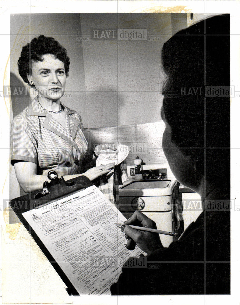 1960 Press Photo Gallop Poll Housewife - Historic Images