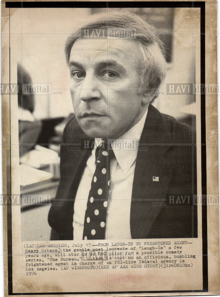 1976 Press Photo Henry Gibson Laugh-In The Bureau NBC - Historic Images