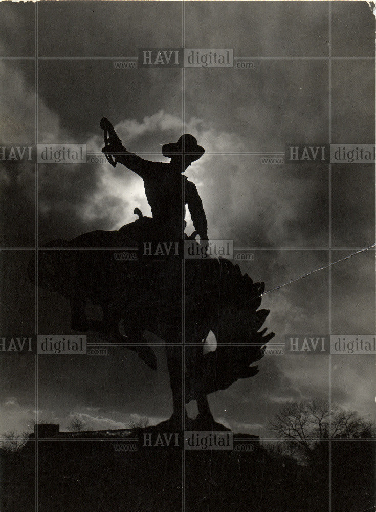 Press Photo The Bronco Buster sculpture - Historic Images