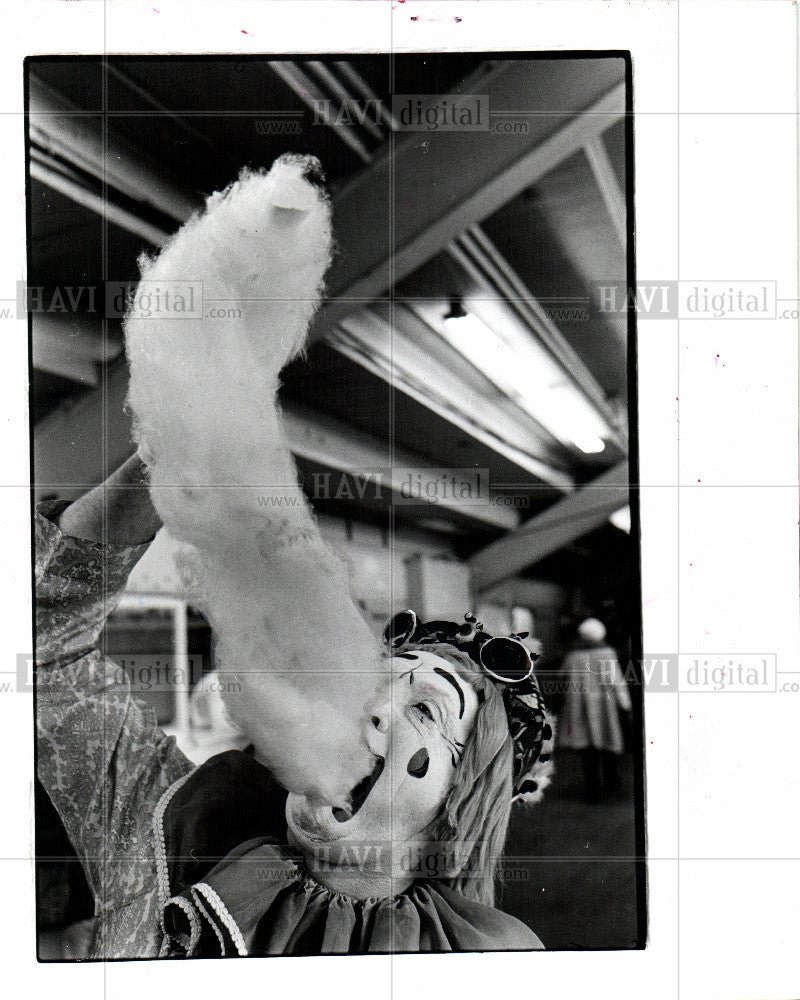 1977 Press Photo Cotton candy  spun sugar - Historic Images
