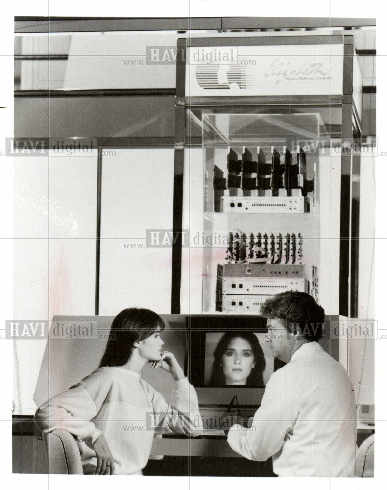 1984 Press Photo Cosmetics Arden Computers - Historic Images