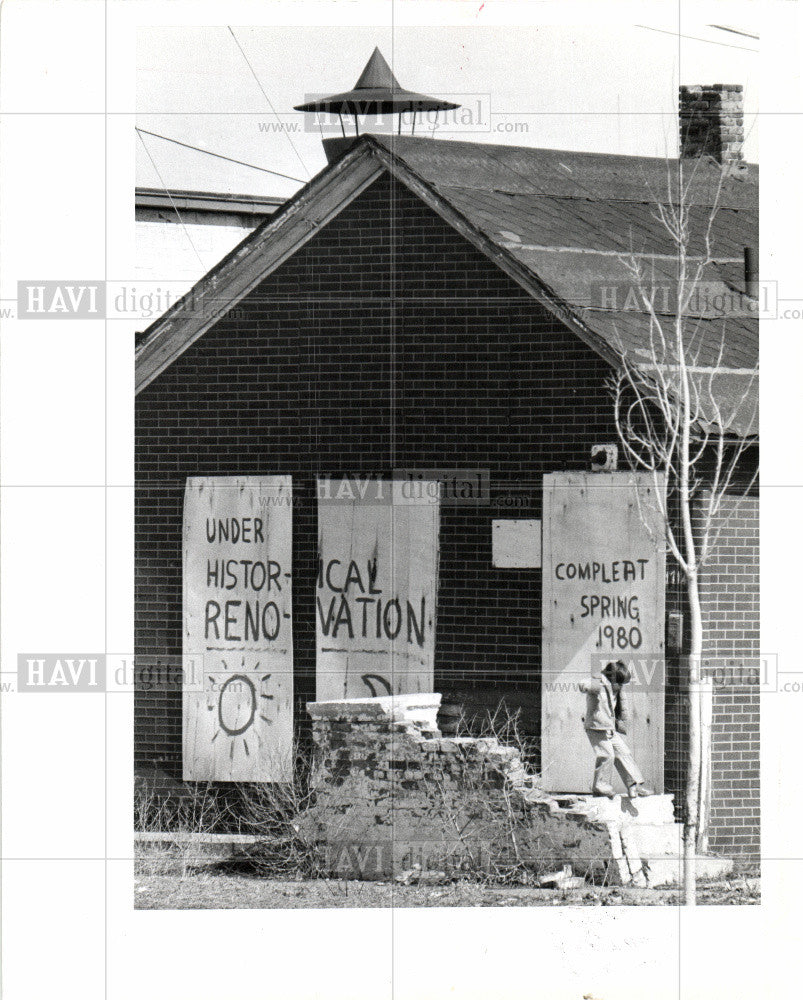 1980 Press Photo group of house - Historic Images