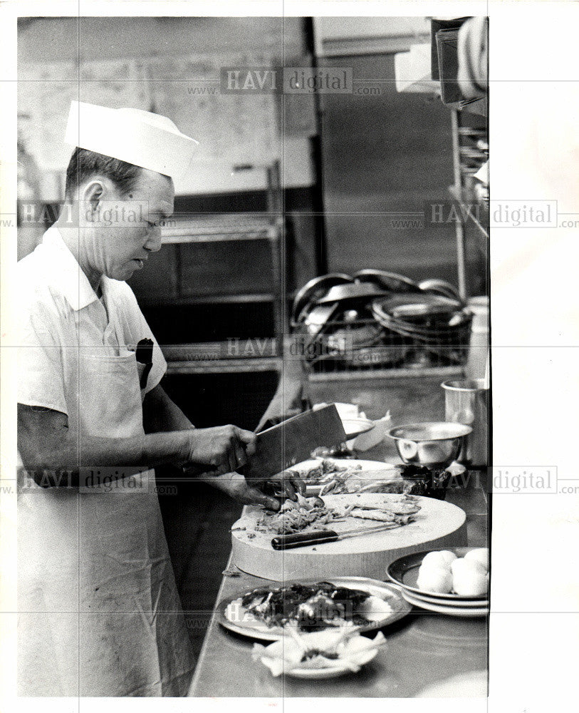 1975 Press Photo Cooking Food Heat Ingrediants - Historic Images