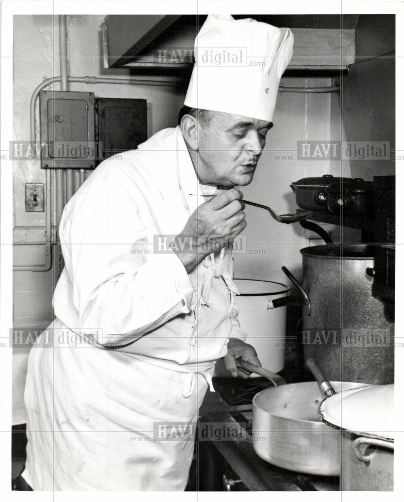 1946 Press Photo Cooking chief - Historic Images